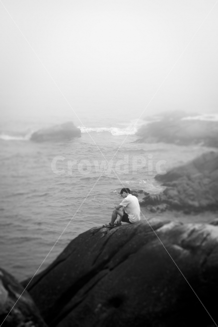 슬픔,후회,감성,스냅,기장,자연,풍경,nature,landscape,사람,인물,인간,human,person,남성,남자,man,male,고독함,외로움,쓸쓸함,우울함,슬픔,lonely,solitary,흑백,모노톤,monochrome,black and white