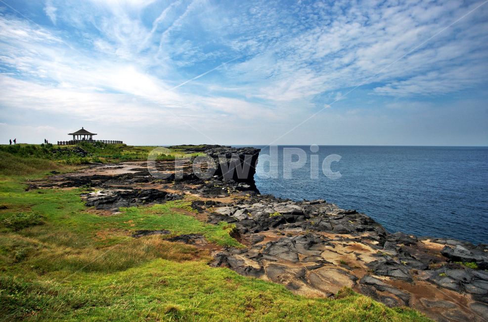 마라도,제주,최남단섬,바다,기암괴석,서귀포시,대정읍,푸른하늘,구름,정자,자연,풍경,nature,landscape,한국자연풍경,한국자연경관,korea nature landscape,제주도,jeju,jeju island,outdoors,옥외,ocean,대양,water,물,sea,land,땅,shoreline,해안선,promontory,곶,cliff,낭떠러지