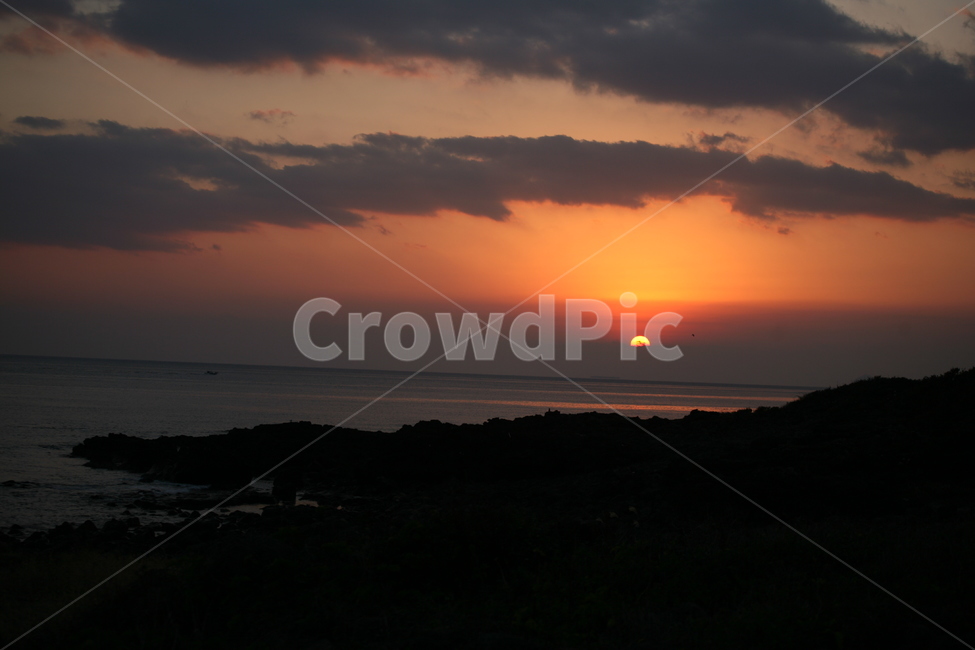 일출,제주도바다,제주도일출,해돋이,하늘,태양,해,자연,풍경,nature,landscape,outdoors,옥외,sunlight,햇빛,dawn,새벽,red sky,붉은 하늘,sunset,일몰,sky,dusk,황혼
