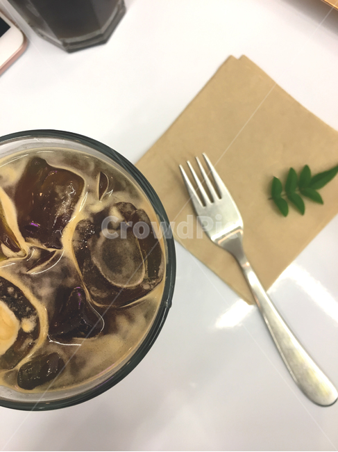 커피,아이스커피,아메리카노,얼음,포크,냅킨,탑앵글,여름,시원,음료,음식