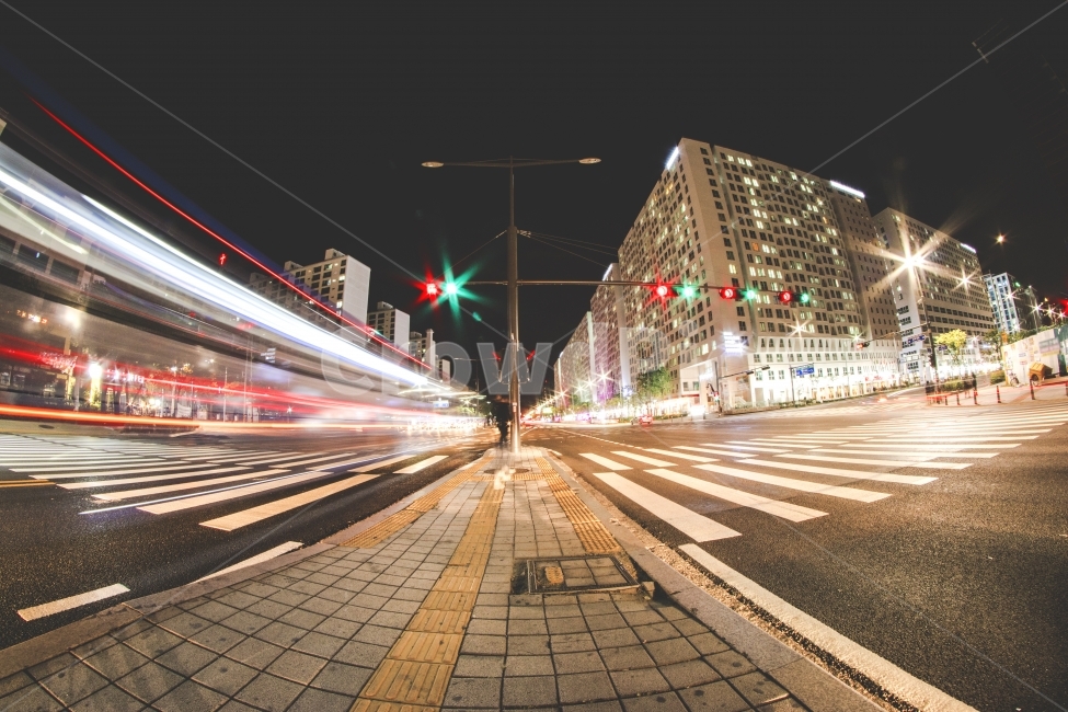 도시,야경,빛,교통,도로,길거리,길,city,road,풍경,밤,저녁,감성,새벽,야경,밤,풍경,nightscape,night,landscape,도시,city,한국도시풍경,한국도시경관,korea cityscape,교통,교통수단,traffic,transportation,walkway,보도,path,통로,asphalt,아스팔트