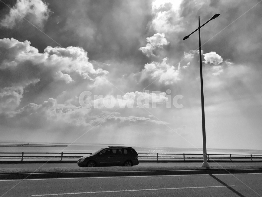 도로,차량풍경,구름,흑백사진,주차,자연,풍경,nature,landscape,흑백,모노톤,monochrome,black and white,transportation,교통,car,차,vehicle,차량,automobile,자동차,road