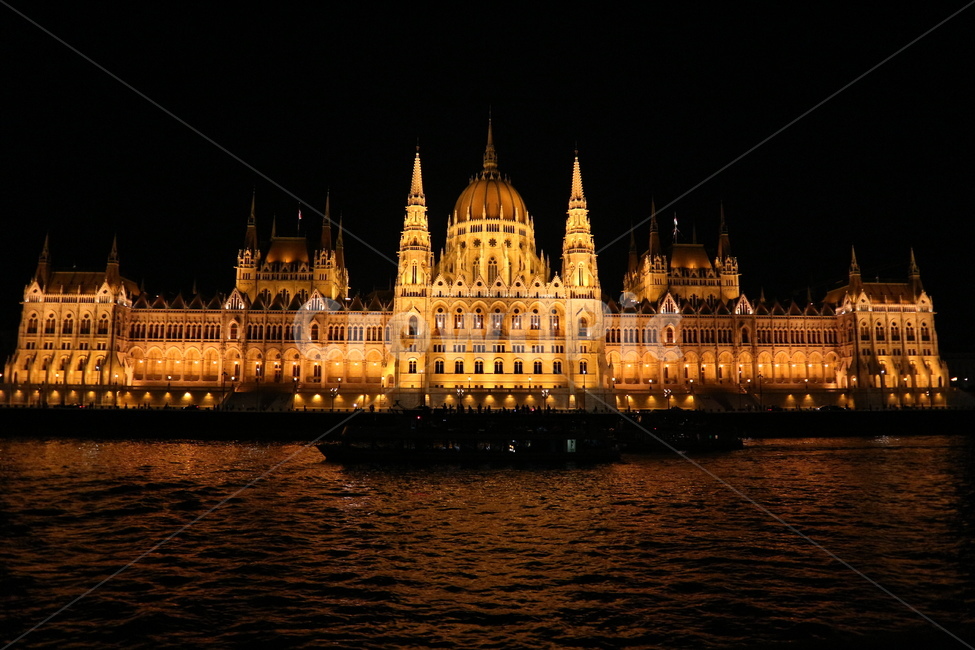 night view,sky,sights,famous,oil boat,Hungary,Popular,Eastern Europe,dinner,Budapest,view,light,night sky,Danube River,Capitol,fire,Tourist destination,europe
