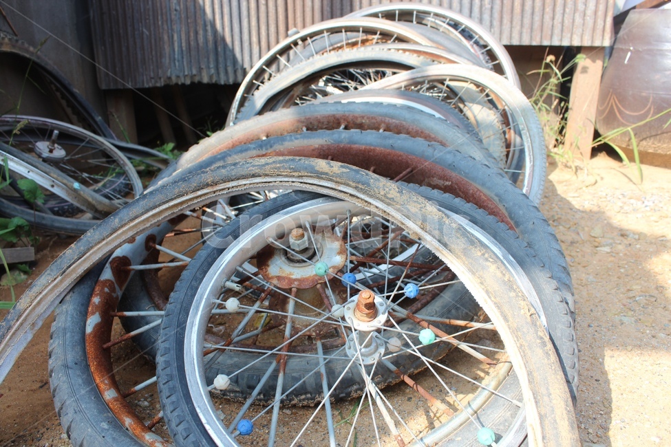 바퀴,휠,자전거,고물,수집,자전거바퀴,wheel,원,빈티지사진,빈티지느낌,빈티지감성,vintage
