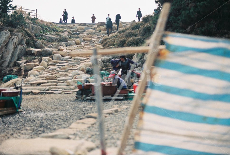 바다,해변,백사장,해녀,시장,시장,마트,마켓,market,mart,market place,사람들,대중,군중,other people,crowd
