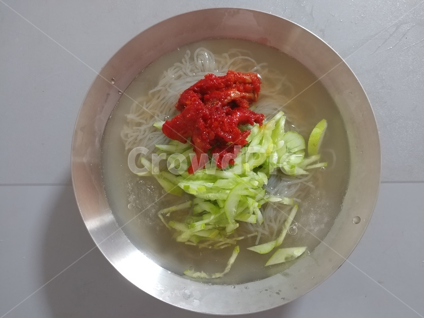 냉면,여름별미,냉면육수,오이채,함흥냉면,코다리명태,스테인레스,냉면그룻