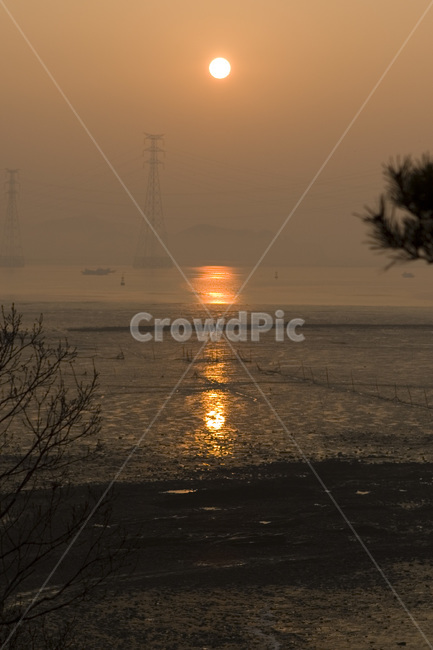 갯벌,mudflat,일몰,서해안,sunset,해안가,sea,아름다운,빨강,자연,nature,풍경,햇살,햇빛,태양,sun,sunlight,landscape,view,배경,자연이미지,경치,해질녁,장엄한,석양,노을,붉은노을,불타는,황혼,땅거미