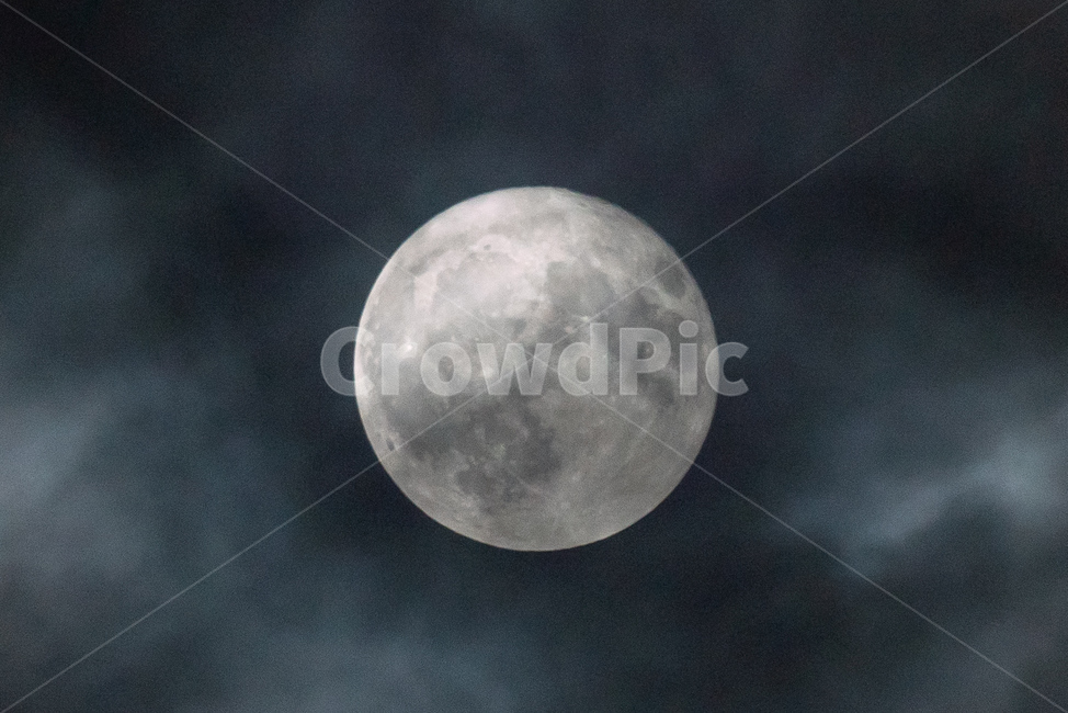 보름달,만월,달,moon,fullmoon,밤하늘,하늘,구름,clouds,신비,야경,밤,풍경,nightscape,night,landscape