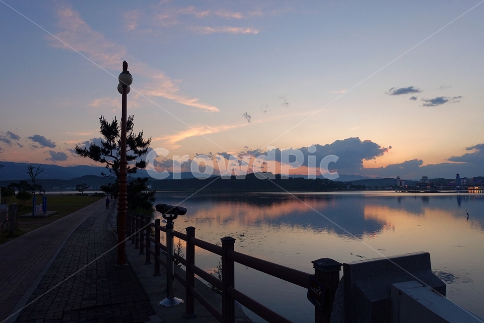 경포호,해질녘,매직아워,강,구름,노을,하늘공원,경포대,동해,일몰,넓은하늘,자연,풍경,nature,landscape,handrail,난간,banister,railing