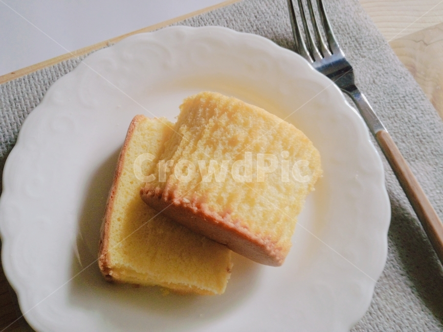 fork,포크,주방용칼,cutlery,bread,콘브레드,cornbread,food,빵,카스테라,음식,식재료,요리,food,cook,meal,dishes,food reserves,빵,bread