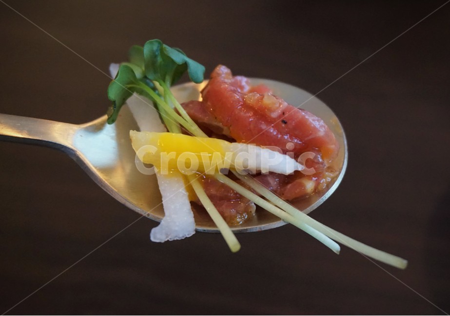 육회,육사시미,고기,생고기,육회사시미,배,숟가락,반찬,식사,새싹,meat,안주,요리,food,meal,dishes,음식,식재료,요리,food,cook,meal,dishes,food reserves,육류,고기,meat