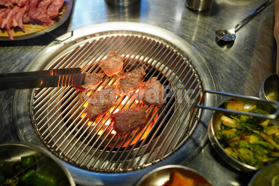 고기,화로,연탄,음식,육류,육식,구이,안주,먹거리,먹방,food,연탄구이,불판,식사,한식,소고기,한우,술자리,술안주,음식,식재료,요리,food,cook,meal,dishes,food reserves,육류,고기,meat