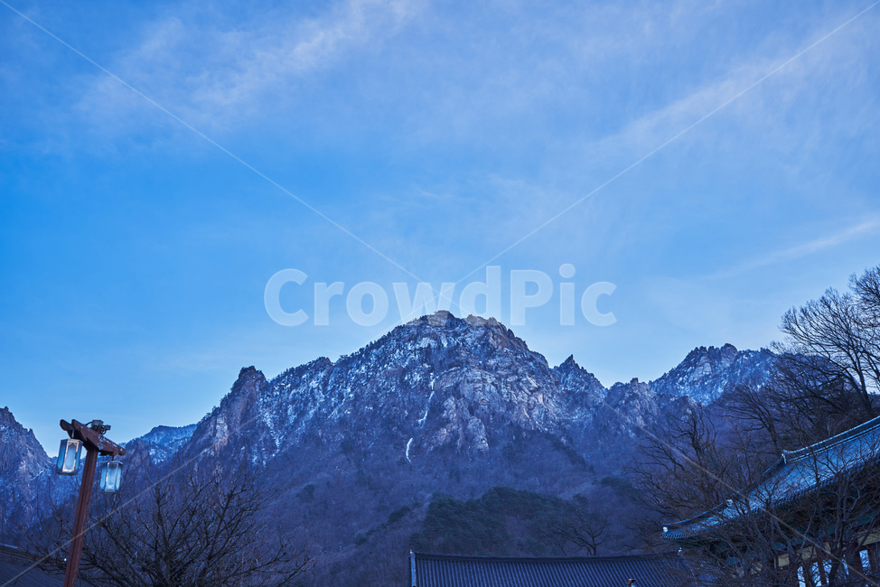 설악산,국립공원,눈,하늘,풍경,정상,봉우리,겨울,계절,winter,season,자연,풍경,nature,landscape,한국자연풍경,한국자연경관,korea nature landscape,mountain,산,outdoors,옥외,mountain range,산맥,peak,피크