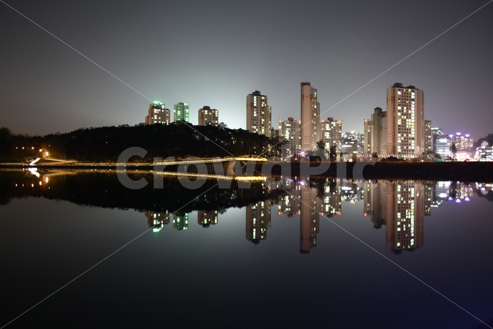 	수원,광교호수공원,호수공원,공원,사진,야경,도시,도시야경,반영,반영사진,Photo,Photography,Photographer,감성,감성사진,분위기,분위기깡패,장노출,장노출사진,불빛,예쁜불빛,빛,건물,건물불빛,밤사진,새벽감성,snap,snapshot,snapphoto,스냅,스냅사진,스냅포토,호수,물,반사,도시,풍경,city,landscape,야경,밤,nightscape,night