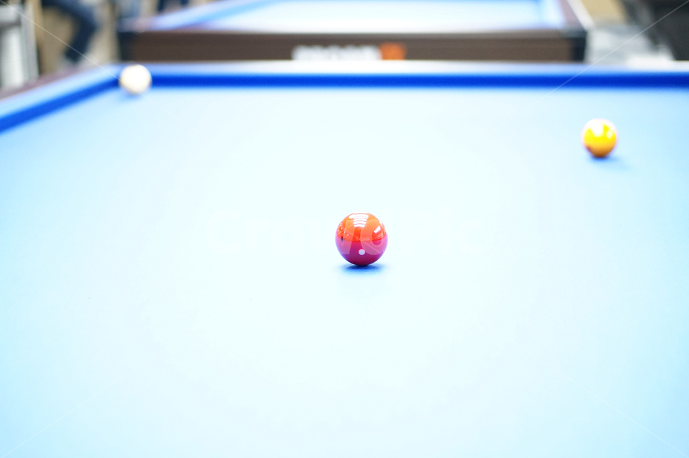 pooltable,furniture,pool table,indoors,billiard room,indoor,billiardroom,room,table