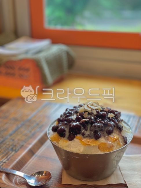 shaved ice,cafe,dessert,summer dessert,Red bean dessert,Red bean shaved ice,Korean dessert