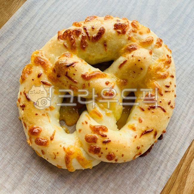 bread,빵,food,음식,카페,디저트,프레즐