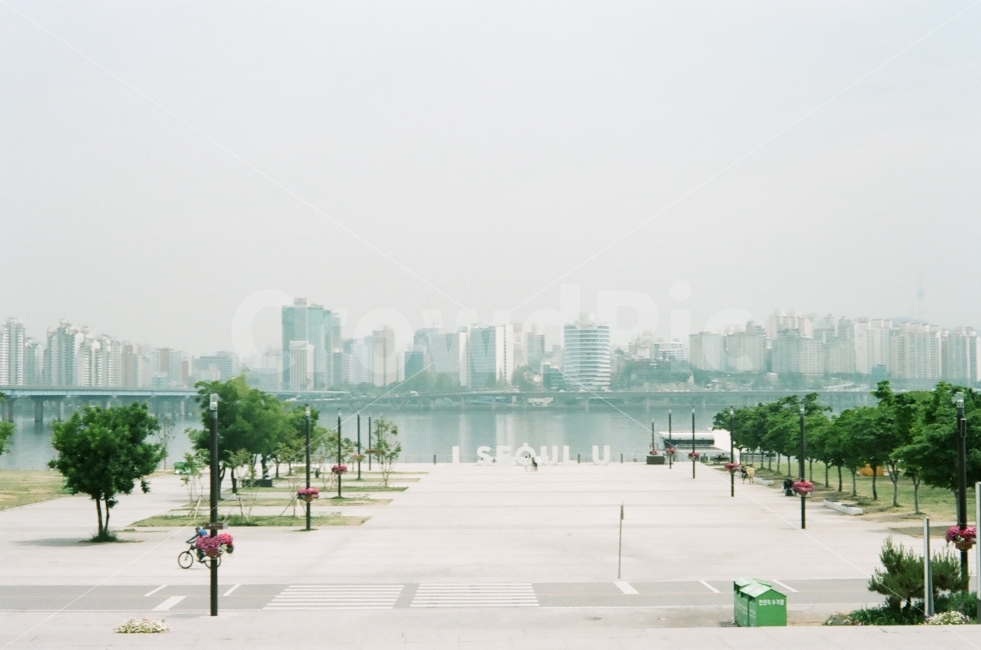 서울,한강,여의나루,네츄라클래시카,필름사진,코닥필름,포트라160,seoul,hanriver,naturaclassica,filmphotography,5월,도시,풍경,city,landscape,urban,어반,시티,building,건물,town,downtown,도심,road,도로