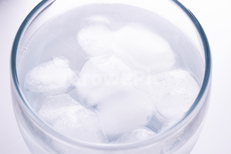 얼음물,얼음,물,잔,컵,흰배경,음료,음료수,drink,beverage,누끼,remove background