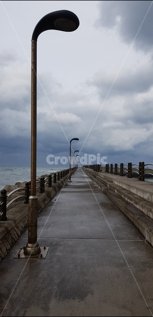 쓸쓸함,울적,바다,길,가로등,자연,풍경,nature,landscape,water,물,railing,난간,banister,handrail