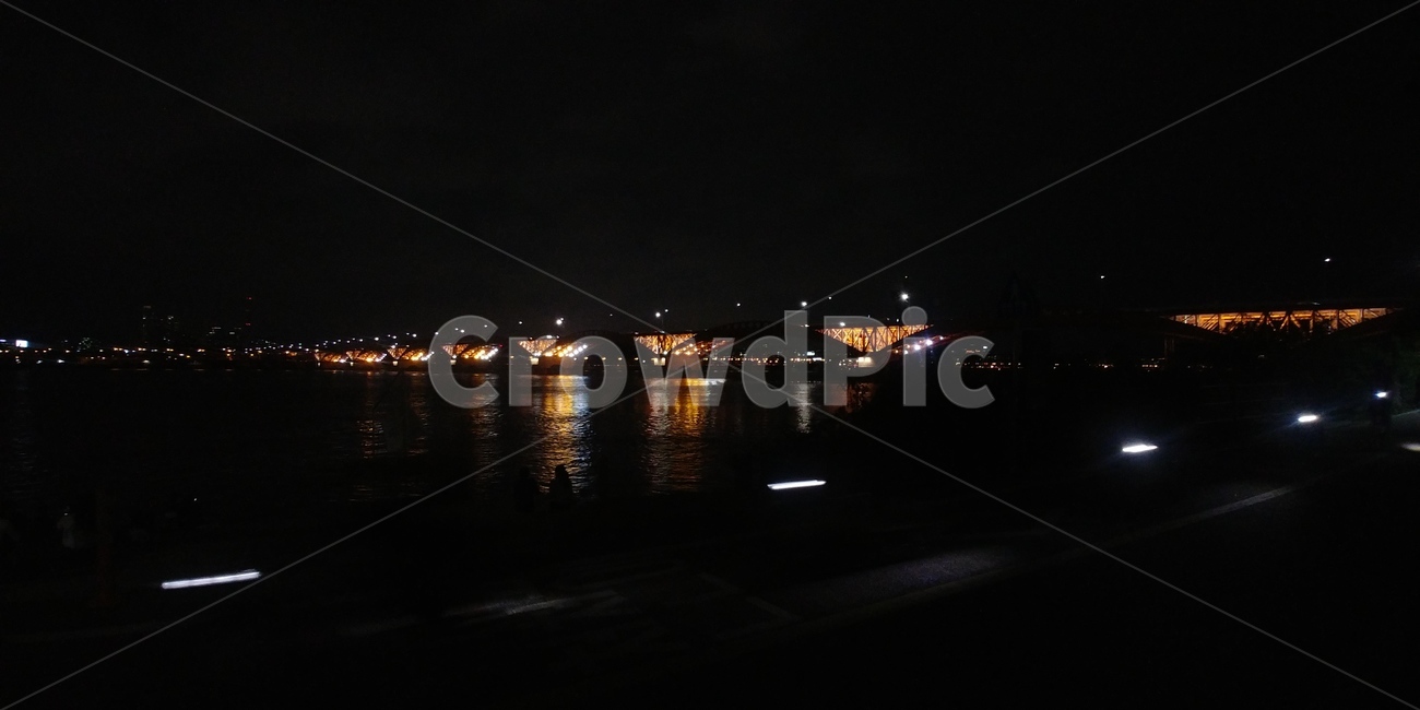 한강,밤,야경,불빛,다리,야경,밤,풍경,nightscape,night,landscape,건축물,건물외관,exterior,building,structure,architecture,construction,water,물,outdoors,옥외,nature,자연