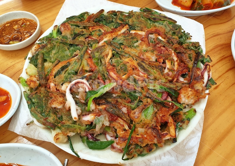 파전,해물파전,부침개,한국음식,음식,요리,식사,식품,오징어,한식,food,dish,meal,koreanfood,koreandish,koreanmeal