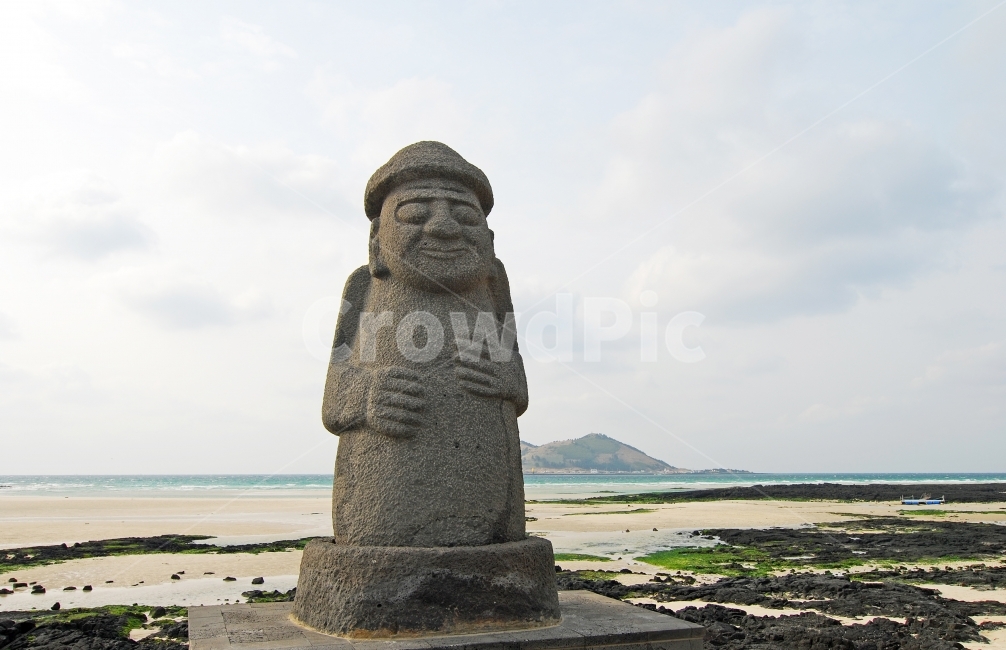 돌하르방,돌하루방,제주,제주도,풍경,바다,해수욕장,해안,조각,조각품,한국,배경,백그라운드,민속,상징,제주사진,제주도사진,제주풍경,제주도풍경,하루방,하르방,여행,자연,풍경,nature,landscape,한국자연풍경,한국자연경관,korea nature landscape,해변,바다,beach,sea,제주도,jeju,jeju island,조각상,동상,석상,조형물,statue,bronze statue,stone statue,monument,기념물