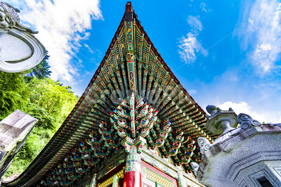 구인사,천태종,사찰,불교,단청,처마,구름,하늘,기와지붕,전통기와,전통건축물,건축물,건물,예배,한국전통,한국문화,korean traditional,korean culture,건축물,건물외관,exterior,building,structure,architecture,construction