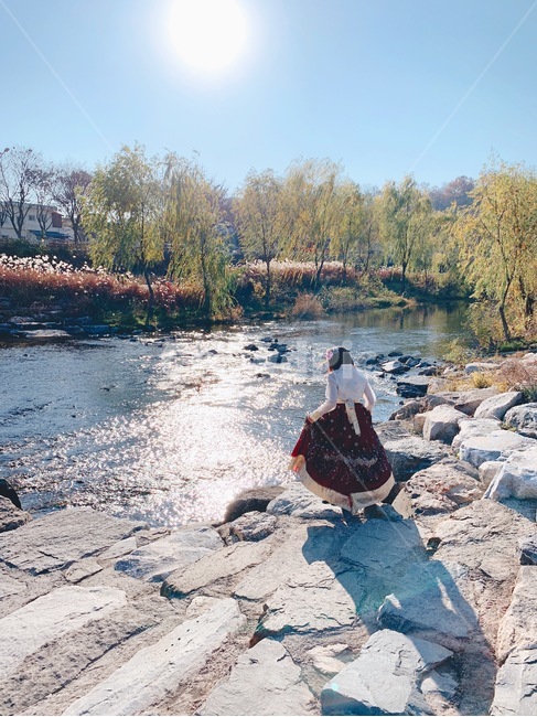 전주,한옥마을,한복,여인,전통,의상,뒷모습,봄,아가씨,인물,hanbok,koreantraditional,woman,한복,한국전통의상,hanbok,korean traditional clothes,사람,인물,인간,human,person,여성,여자,woman,female,lady