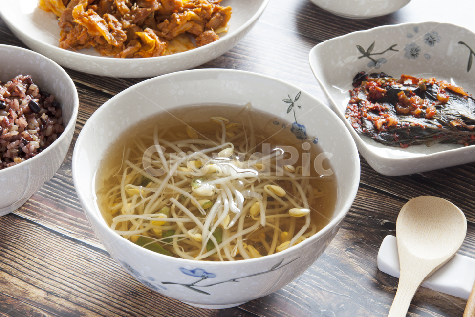 콩나물국,국,밥,식사,음식,콩나물,깻잎,음식,식재료,요리,food,cook,meal,dishes,food reserves,한식,한국음식,한국요리,korean food,korean dishes,korean meal,korean cook