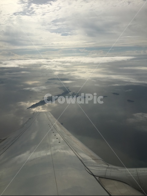 비행기,비행기창문,창문,하늘,비행기하늘,구름,cloud,flight