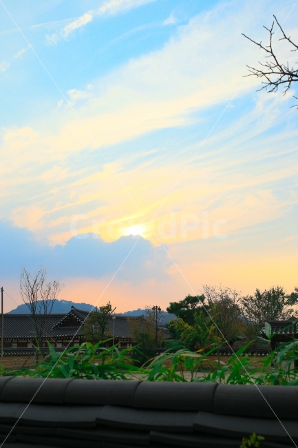 하늘,구름,한옥,전주,향교,도시,풍경,city,landscape,한국도시풍경,한국도시경관,korea cityscape,한국전통,한국문화,korean traditional,korean culture,색깔,색상,색채,색감,color sense,color sensitivity,feeling of color,nature,자연,outdoors,옥외