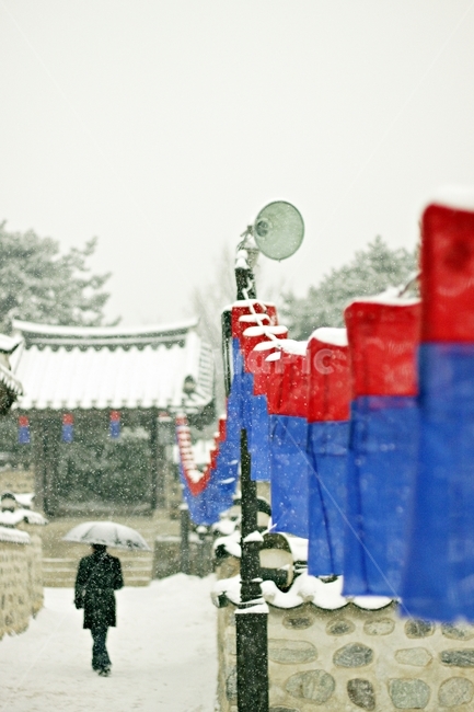 한옥마을,눈풍경,함박눈,전통,한옥,traditional,풍경,landscape,landmark,snow,처마,기와,눈,감성,겨울,겨울,계절,winter,season,한국전통,한국문화,korean traditional,korean culture,감성,sensible,feeling