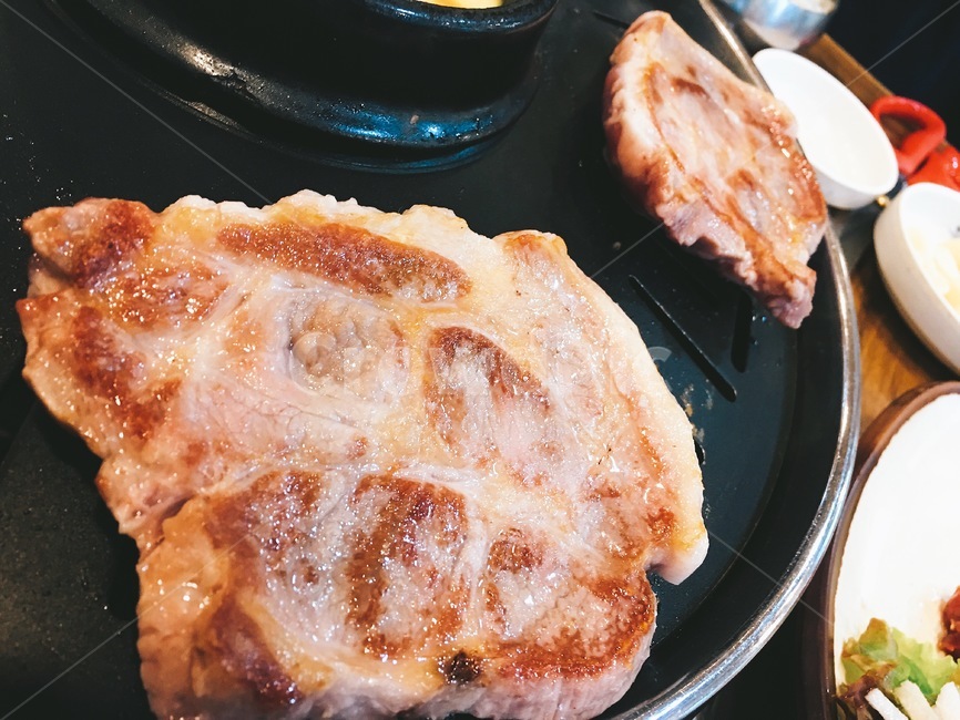 생고기,돼지고기,회식,한돈,목살,외식,회식메뉴,구이,음식,식재료,요리,food,cook,meal,dishes,food reserves,육류,고기,meat,한식,한국음식,한국요리,korean food,korean dishes,korean meal,korean cook