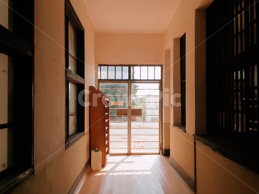 감성사진,분위기,필름사진,복도,건물,창문,floor,wood,feeling,건축물,건물외관,exterior,building,structure,architecture,construction