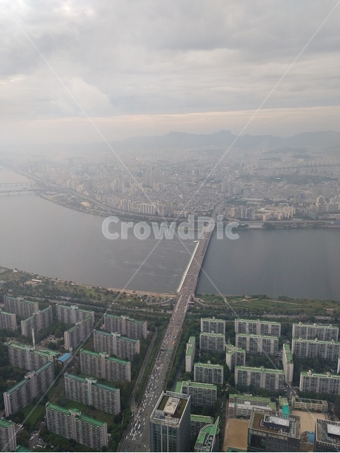 서울,빌딩숲,한강,잠실대교,도시,도심지,city,buildings,seoul,hangangriver,도시개발,아파트들,cloud,cloudyweather,흐린날씨