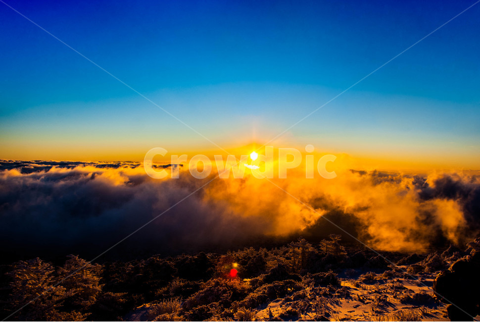 제주,제주도,한라산,백록담,성판악,일출,한라산정상,풍경,겨울,자연,풍경,nature,landscape,flare,플레어,light,빛,outdoors,옥외,sunlight,햇빛,sky,하늘,sunset,일몰,dusk,황혼,dawn,새벽,red sky,붉은 하늘