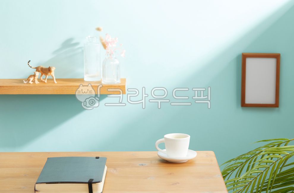 note,beam,study,idea,memo,office,sun,at home,Modern,palm tree,trim,copy space,beverage,work from home,table,business,home office,Notebook,work,leaf,diary,face,sunlight,desk,coffee,window light,Photo Frame