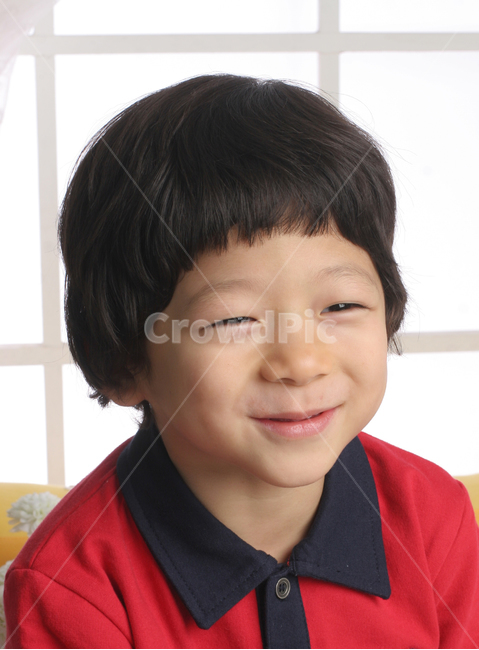 얼굴표정,남자아이,어린아이,미소,웃음,응시,관심,스마일,얼굴,사람,인물,인간,어린이,감정표현,수줍음,기분,kid,smile,human,boy,person,facial,expression,child,children,feeling,face,emotion,얼굴표정,facial expression,face,어린이,어린아이,child,children,kid