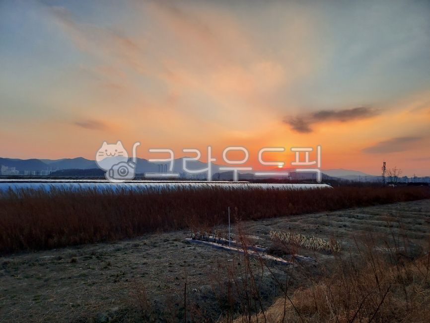 sky,nature,country road sunset,burning sunset,sunlight,beautiful sunset,outdoors,sunset,red sunset,plastic house