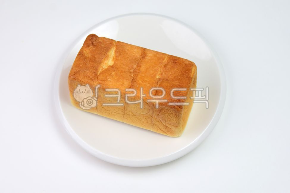 bread,bakery,snack,whole wheat bread,plate,food,baking,dessert,whole bread,dish,flour,wheat