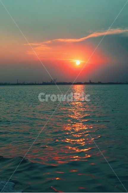 노을,바다,감성,하늘,태양,구름,파도,빛,빛번짐,자연,beach,sunset,sky,cloud,sun,wave,nature,light,고독함,쓸쓸함,외로움,힐링,따뜻한,분위기있는,solitary,lonely,sea,따뜻함,따스한,잔잔한,해질녘,자연,풍경,nature,landscape,outdoors,옥외,sunlight,햇빛,dusk,황혼,일몰,dawn,새벽,red sky,붉은 하늘