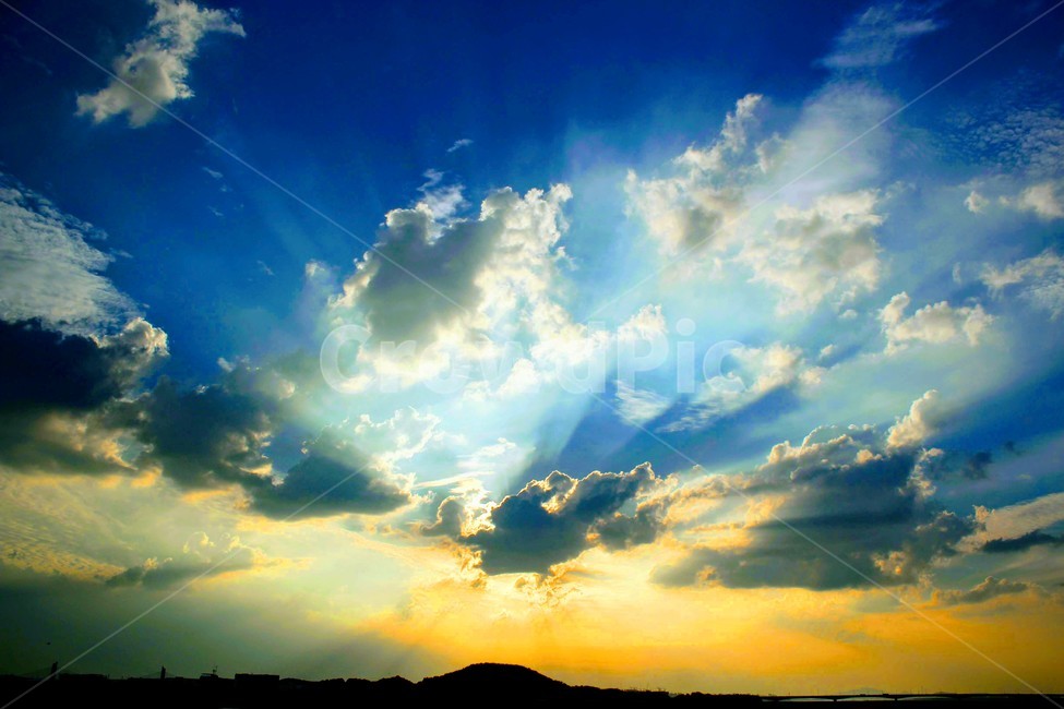 sky,cloud,sunlight,light,nature,sunlight between clouds