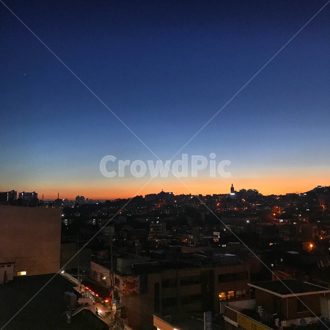 노을,하늘,구름,sky,cloud,빛,배경화면,날씨,휴식,자연,바탕,옥상,달,moon,집,실사,야경,도시,건물