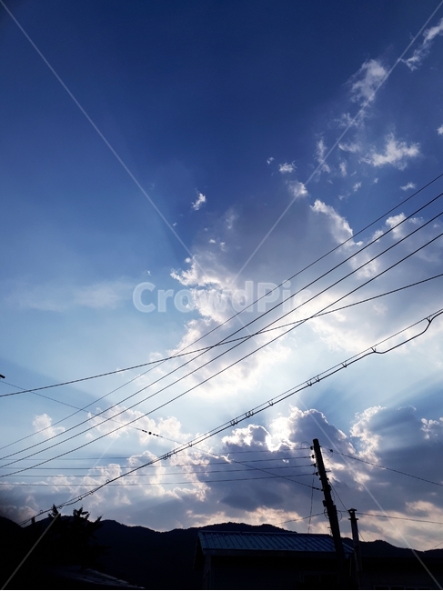하늘,구름,햇살,shine,cloud,sky,전봇대,electricpole,파란색,전깃줄,그림자,눈부심,맑음,퍼지다,시골하늘,blue,electriccord,shadow,glare,clean,spread,countrysidesky