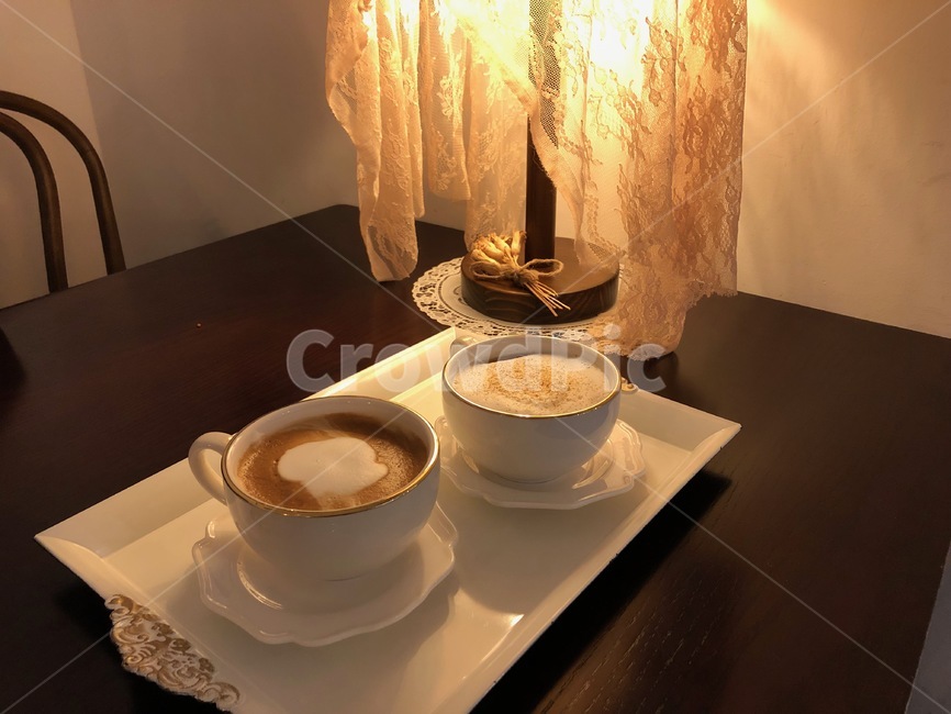 카페,커피,받침접시,도기류,카페라떼,카푸치노,예쁜그릇,예쁜카페,라떼
