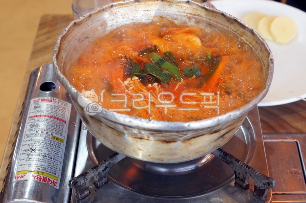 Yangpooni,jiggle,plating,nickelsilver,Kimchi hot pot,kimchistew,meatstew,spicystew,kimchijjigae,food,nickelpot,porkstew,two spoon pot,Yangpuni Kimchi Stew,Plating,kimchi soup,kfood,cooking,Pork Kimchi Stew,foodpresentation