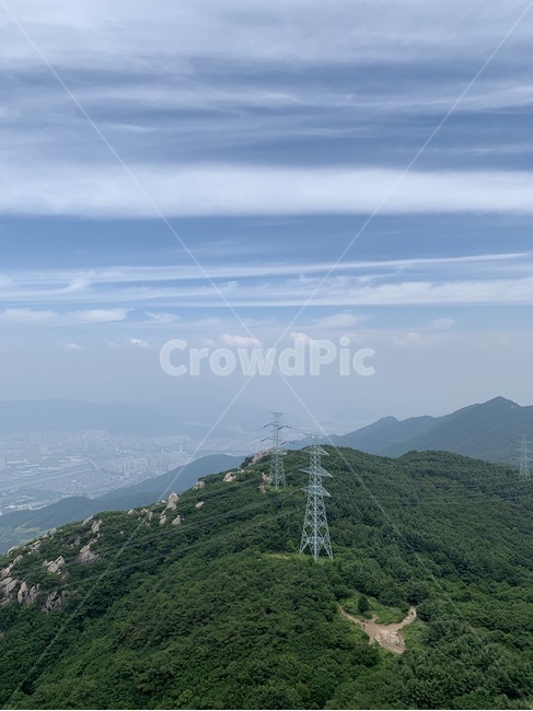 nature,hill,언덕,slope,경사,자연,등산,하늘,구름,여름철,정상,sky,hiking,cloud,summertime,scenery,풍경,산,mountain,나무
