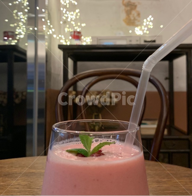 카페,딸기음료,카페메뉴,딸기스무디,혼자카페,음료수,drink,beverage
