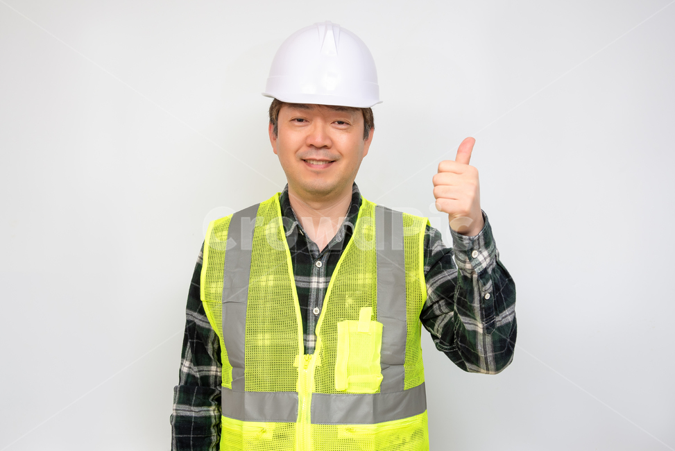 근로자,노동자,노가다,안전모자,안전모,모자,작업복,근무복,안전,산업,1명,남자,남성,한국인,일본인,중국인,아시아인,중장년,40대,50대,건설,건축,인테리어,인부,일용직,비즈니스,카피스페이스,여백,누끼,흰색배경,하얀배경,실내,정면,상반신,노동,일,아빠,중년,노동환경,개념,컨셉,스튜디오,공장,공사장,산업,industry,industrial,건설업,건축업,construction industry,연출,컨셉,콘셉,direction,concept
